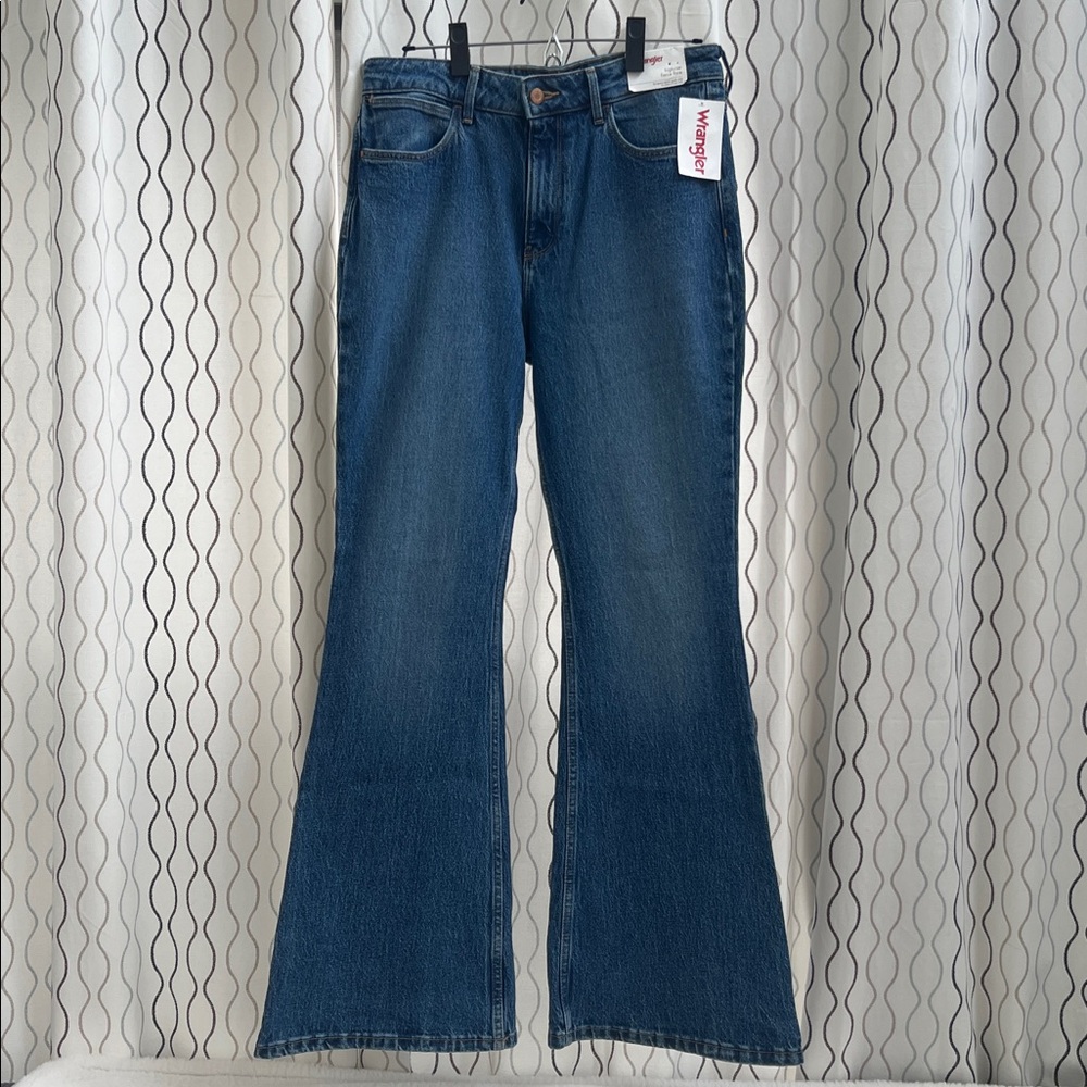 Wrangler Women’s Flare Jeans – Size 30x32 – New With Tags - Picture 2 of 11